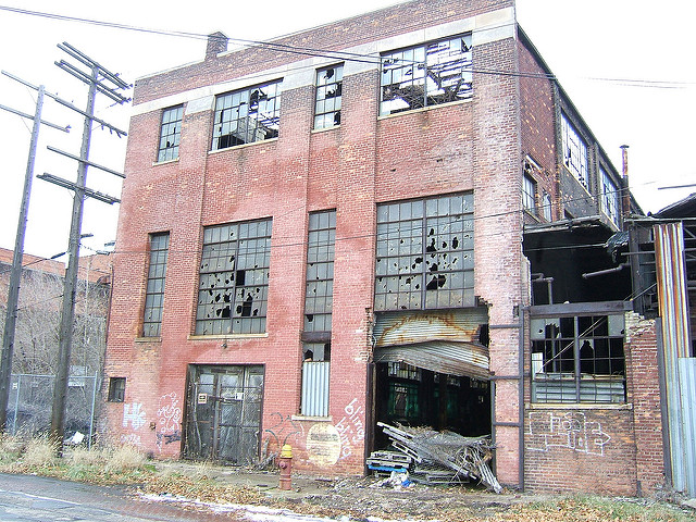Derelict Factories in Detroit. Photo credit https://www.flickr.com/photos/lhoon/2288325187/in/photolist-4udgmx-74KuMc-7pXpKG-6o45fp-ffnr6m-dag2hf-4udmNV-7Sbqz-4uhiyN-4uhoZU-4uhhYW-4uhmD1-4udkvi-7V7LBf-4udewP-4udiaF-4uhjK5-7JARX1-4udjk4-4udocB-4udnCz-4udoLc-4udjVT-4RYDUz-obEPok-RXM1es-6X2u7a-sU6yZY-7JwWci
